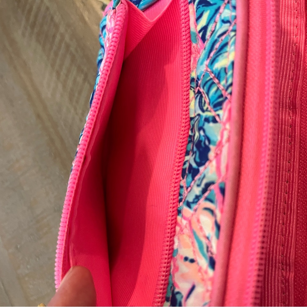 Lilly Pulitzer Quilted Warwick Floral Wallet in Lapis Lazuli Beach Club Blooms - Picture 11 of 12